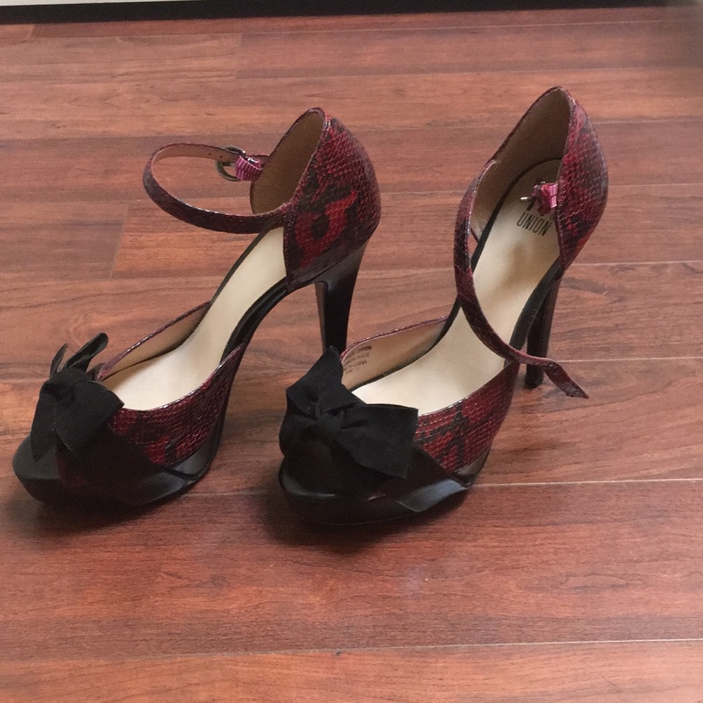 Black and red snake skin print heels. Size 8